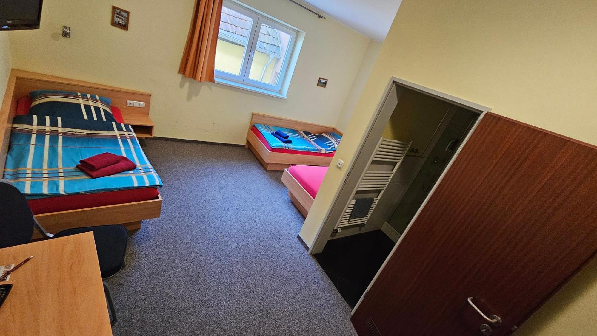 Hotel Kenner Treff Extérieur photo