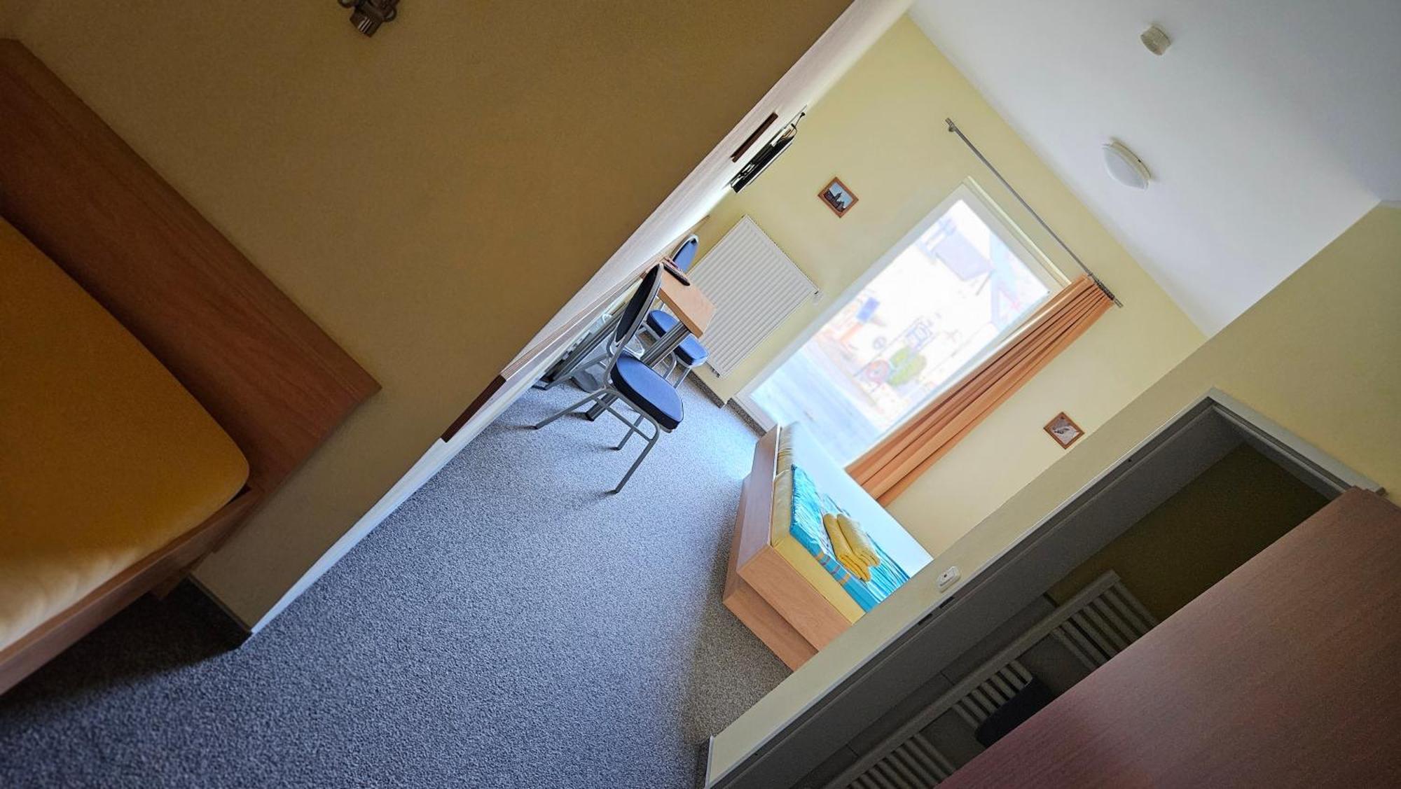 Hotel Kenner Treff Extérieur photo