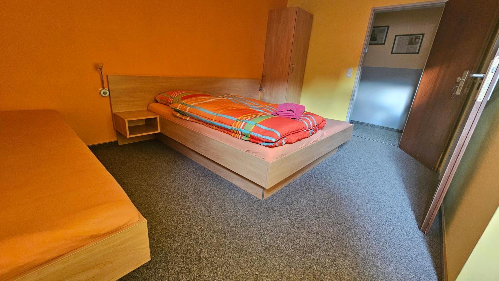 Hotel Kenner Treff Extérieur photo